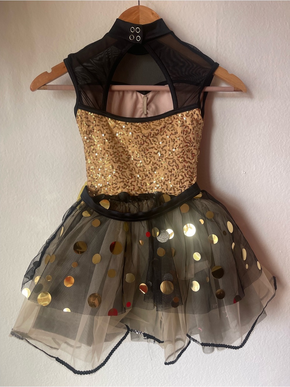 Lot of. 6 Girls dress up  dress  size 4-6t